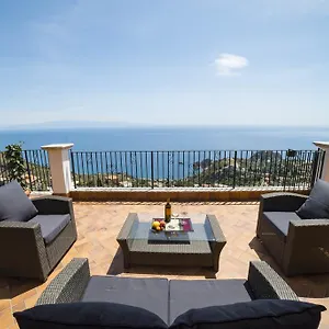 Sofia , Taormina Italy